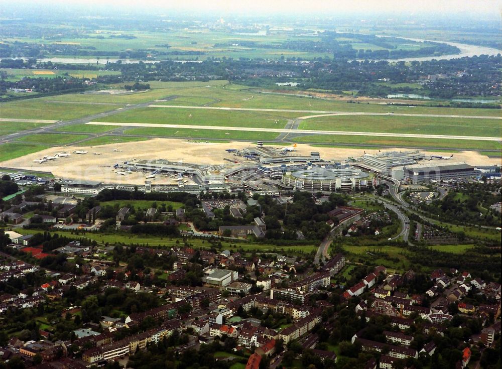 Düsseldorf from the bird's eye view: View of the Duesseldorf International Airport in the state North Rhine-Westphalia