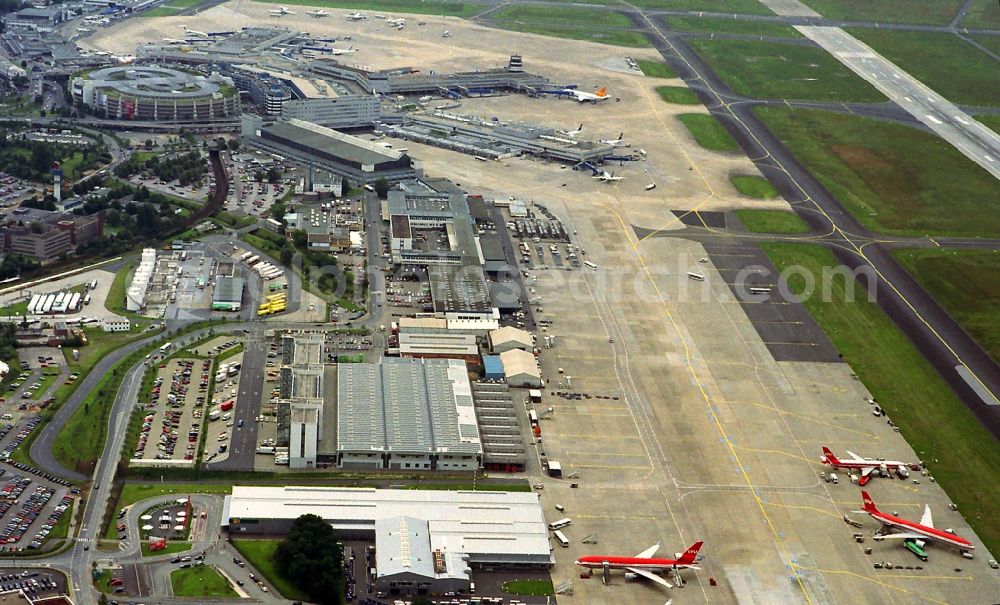 Aerial photograph Düsseldorf - View of the Duesseldorf International Airport in the state North Rhine-Westphalia