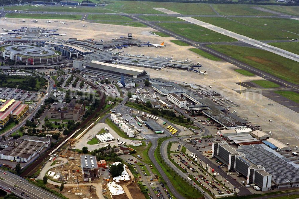 Düsseldorf from the bird's eye view: View of the Duesseldorf International Airport in the state North Rhine-Westphalia