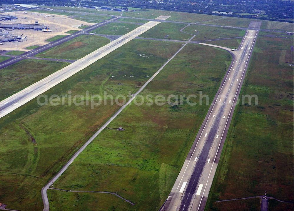 Aerial image Düsseldorf - View of the Duesseldorf International Airport in the state North Rhine-Westphalia