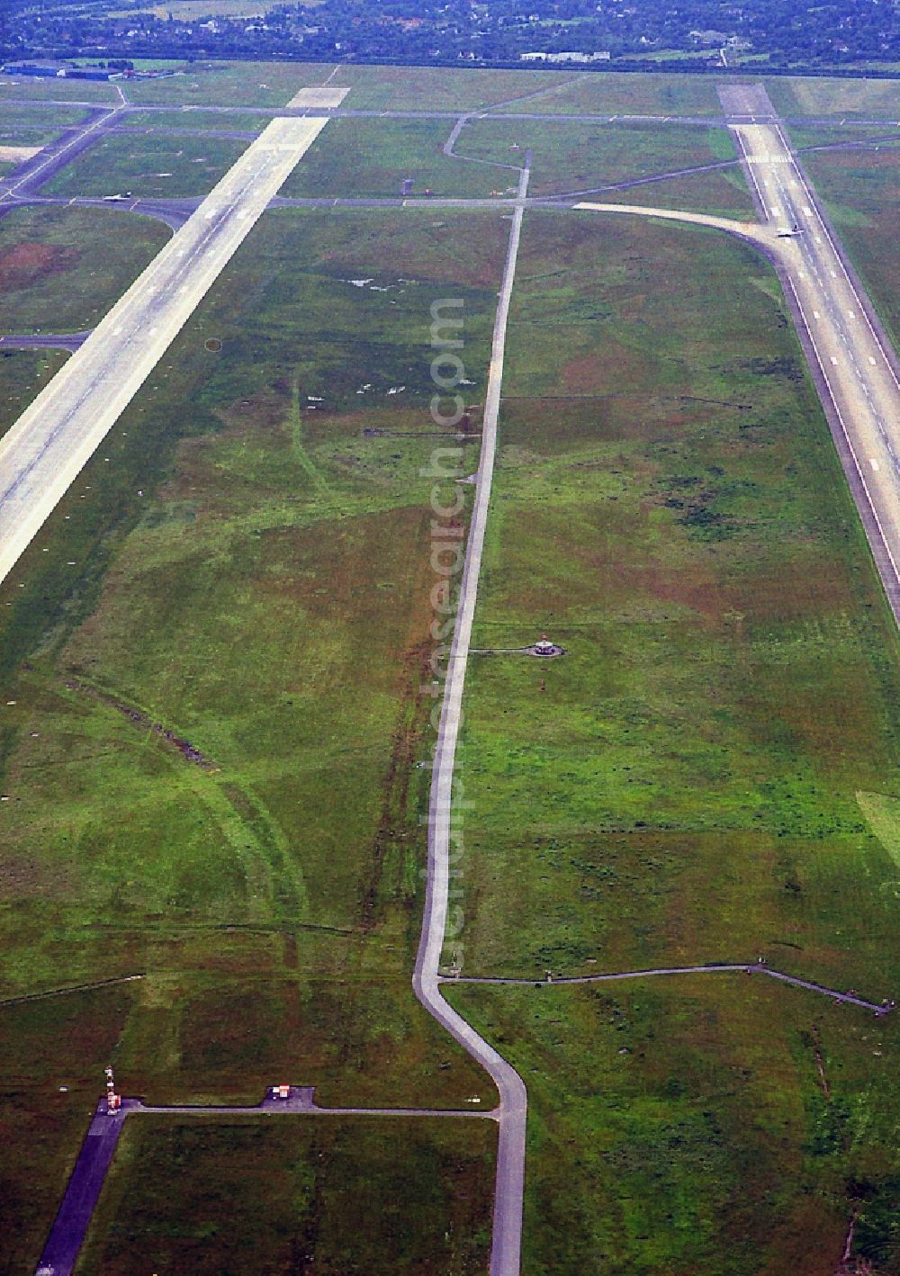 Aerial photograph Düsseldorf - View of the Duesseldorf International Airport in the state North Rhine-Westphalia