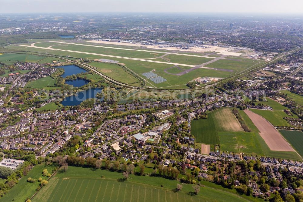 Düsseldorf from the bird's eye view: View of the Duesseldorf International Airport in the state North Rhine-Westphalia