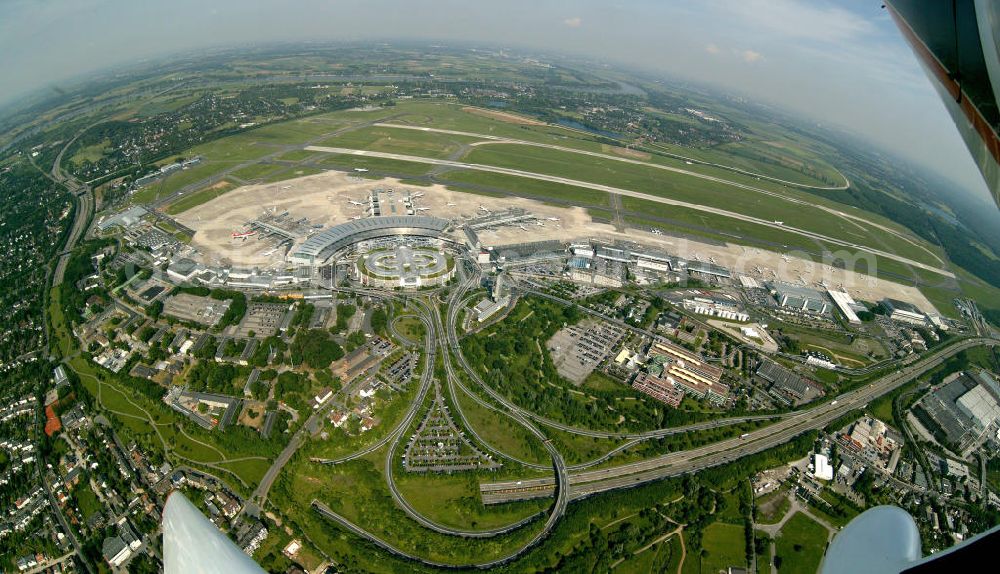 Düsseldorf from the bird's eye view: Blick auf den Flughafen Düsseldorf International. Duesseldorf International Airport.