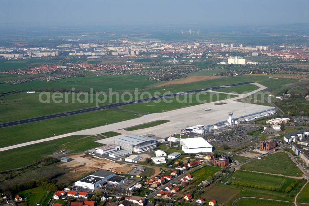 Aerial photograph Erfurt - Der Flughafen Erfurt ist ein kleiner Flughafen, von dem aus hauptsächlich Passagierflüge einheimischer Fluggesellschaften innerhalb Deutschlands starten. Im Jahr 2004 gab es hier ca. 550.000 Fluggäste und 16.000 Starts und Landungen. Kontakt: Flughafen Erfurt GmbH, Flughafenstraße 4, 99092 Erfurt, Achim Walder: