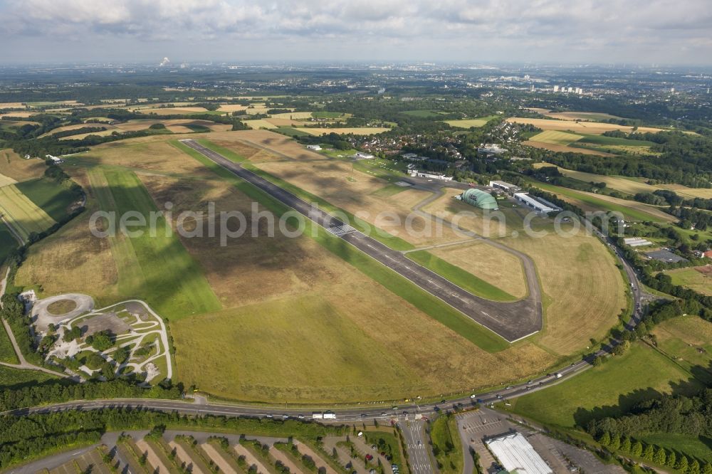 Aerial image MÜLHEIM - View of the grounds of the airport Essen / Mülheim in the state of North Rhine-Westphalia. The Essen / Mülheim airport (IATA code: ESS, ICAO: NOBLE) is a regional airport in the southwest of the Ruhr