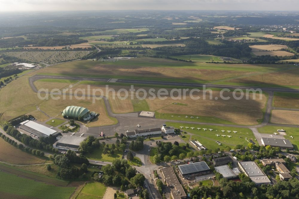 Aerial image MÜLHEIM - View of the grounds of the airport Essen / Mülheim in the state of North Rhine-Westphalia. The Essen / Mülheim airport (IATA code: ESS, ICAO: NOBLE) is a regional airport in the southwest of the Ruhr