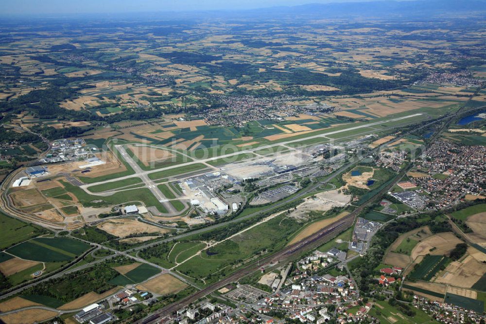 Aerial image Basel - Sicht auf den Euroairport Basel-Mulhouse-Freiburg. Der Flughafen wurde 1946 eingeweiht und ist zum Symbol für die internationale Zusammenarbeit geworden. View to the Euroairport Basel-Mulhouse-Freiburg. The airport was inducted in 1946 and is a symbol for the international cooperation.