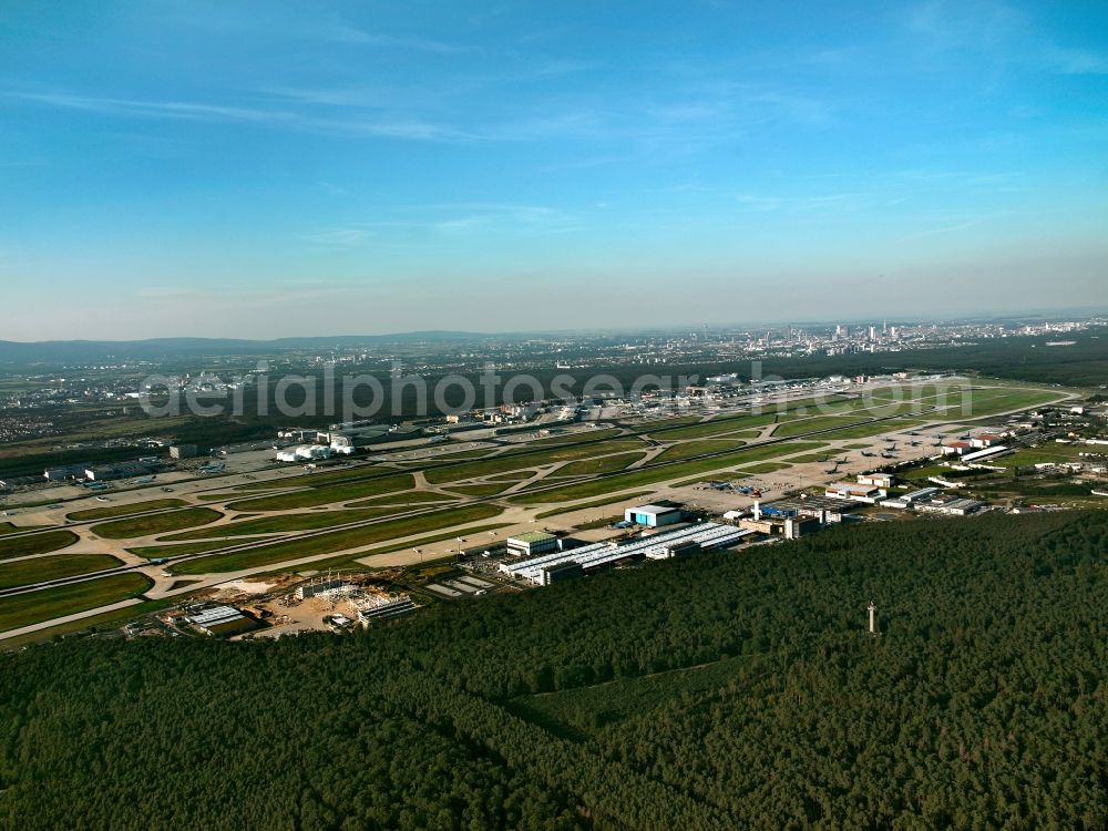 Aerial image Frankfurt am Main - The Airport Frankfurt in Hesse. The commercial airport is the largest German commercial airport and one of the world's major aviation hubs