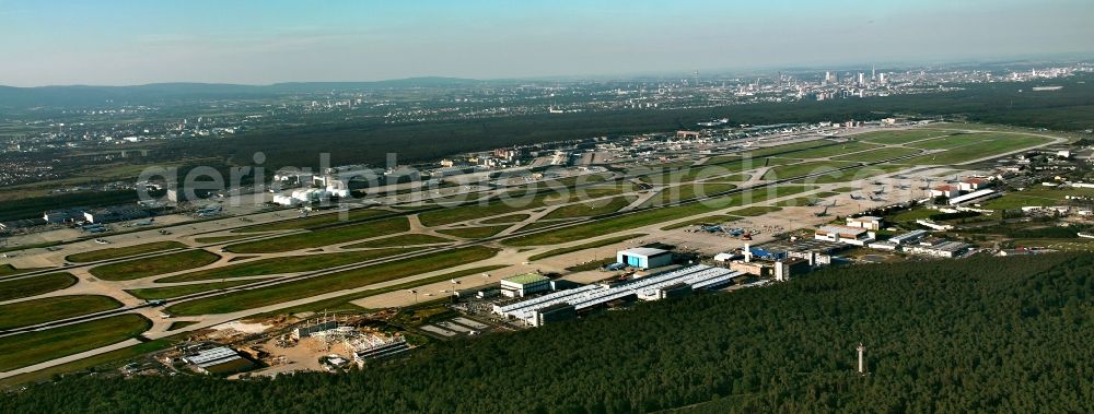 Aerial photograph Frankfurt am Main - The Airport Frankfurt in Hesse. The commercial airport is the largest German commercial airport and one of the world's major aviation hubs