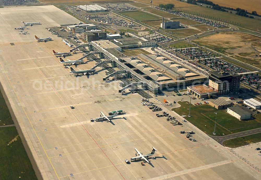 Schkeuditz bei Leipzig from the bird's eye view: Flughafen Halle-Leipzig in Schkeuditz.