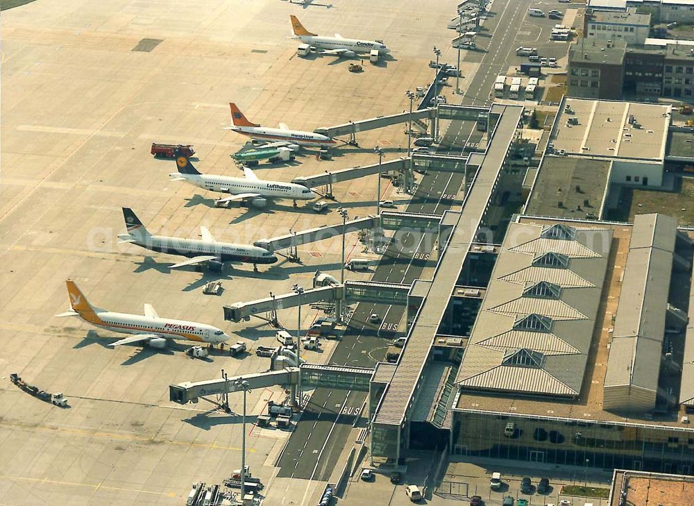 Aerial photograph Leipzig-Schkeuditz - Flughafen Halle-Leipzig in Schkeuditz.