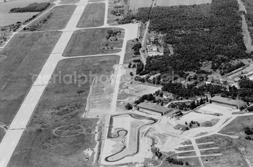 Jüterborg from the bird's eye view: 28.06.95 Flughafen Jüterborg Altes Lager