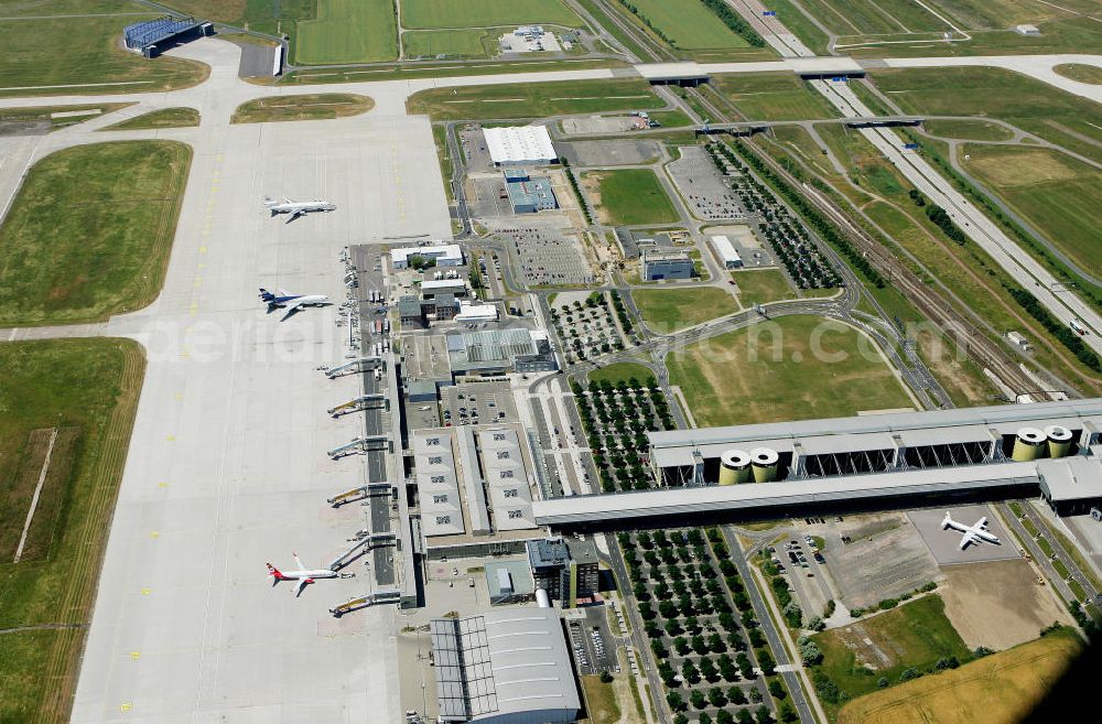 Schkeuditz from above - Der Flughafen Leipzig-Halle am Terminalring bei Schkeuditz in Sachsen. The airport Leipzig-Halle at the street Terminalring at the town Schkeuditz in Saxony.