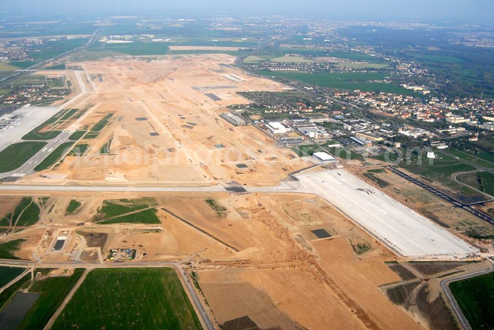 Aerial image Leipzig - Flughafen Leipzig - Halle in Leipzig-Schkeuditz während des Ausbaus der Start- und Landebahn. Kontakt Flughafen: Flughafen Leipzig/Halle GmbH, Postfach 1, 04029 Leipzig, Tel.: 0341-2241159, Fax: 0341-2241175,