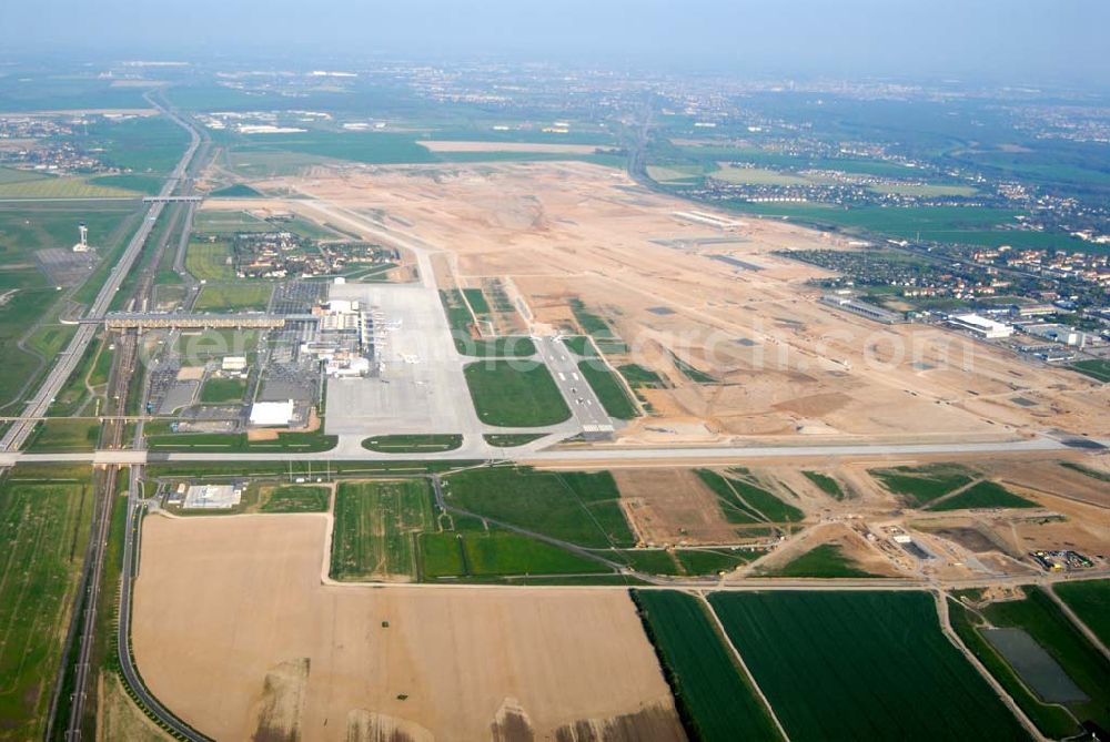 Leipzig from the bird's eye view: Flughafen Leipzig - Halle in Leipzig-Schkeuditz während des Ausbaus der Start- und Landebahn. Kontakt Flughafen: Flughafen Leipzig/Halle GmbH, Postfach 1, 04029 Leipzig, Tel.: 0341-2241159, Fax: 0341-2241175,