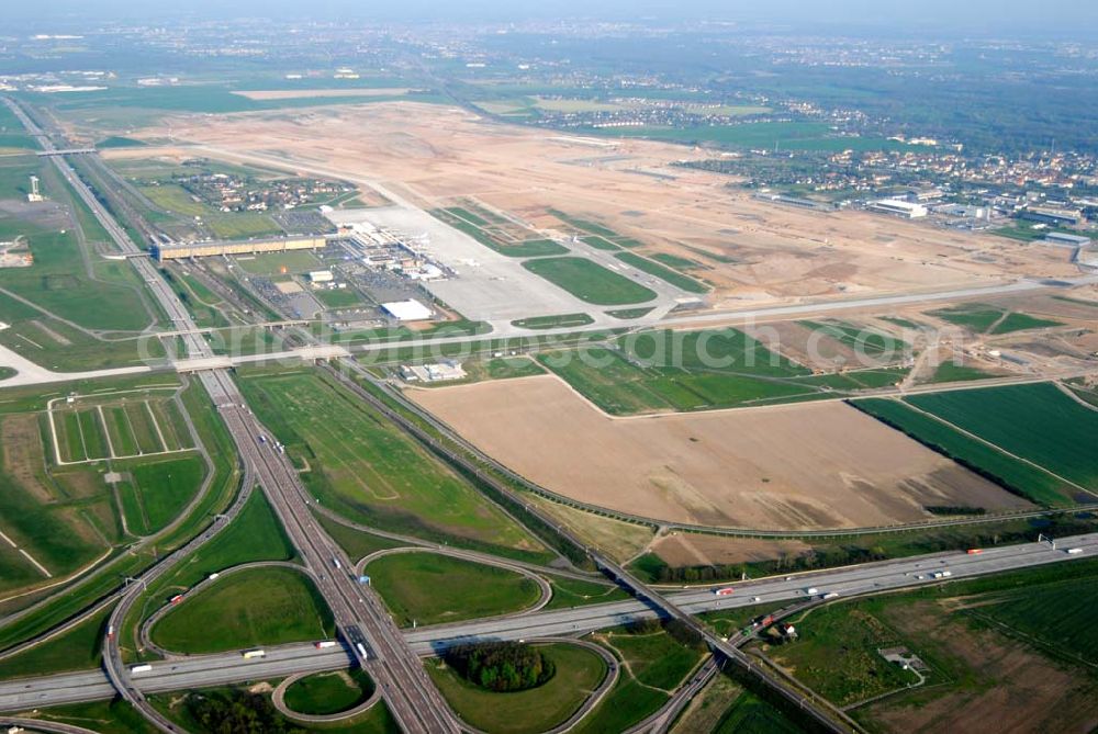 Aerial image Leipzig - Flughafen Leipzig - Halle in Leipzig-Schkeuditz während des Ausbaus der Start- und Landebahn. Kontakt Flughafen: Flughafen Leipzig/Halle GmbH, Postfach 1, 04029 Leipzig, Tel.: 0341-2241159, Fax: 0341-2241175,