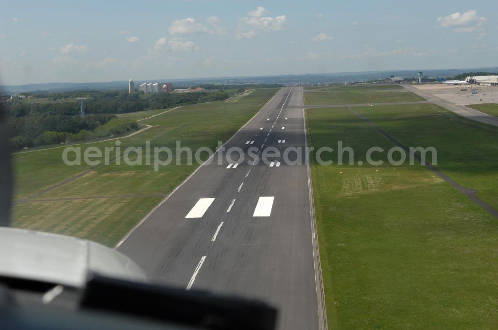 Aerial image Luxemburg - Blick auf den internationale Flughafen Luxemburg, allgemein – jedoch nicht offiziell – nach einer benachbarten Ortschaft meist kurz Findel genannt.