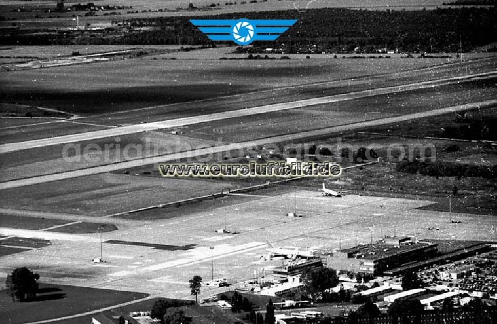 Schönefeld bei Berlin - Brandenburg from the bird's eye view: Flughafen Schönefeld