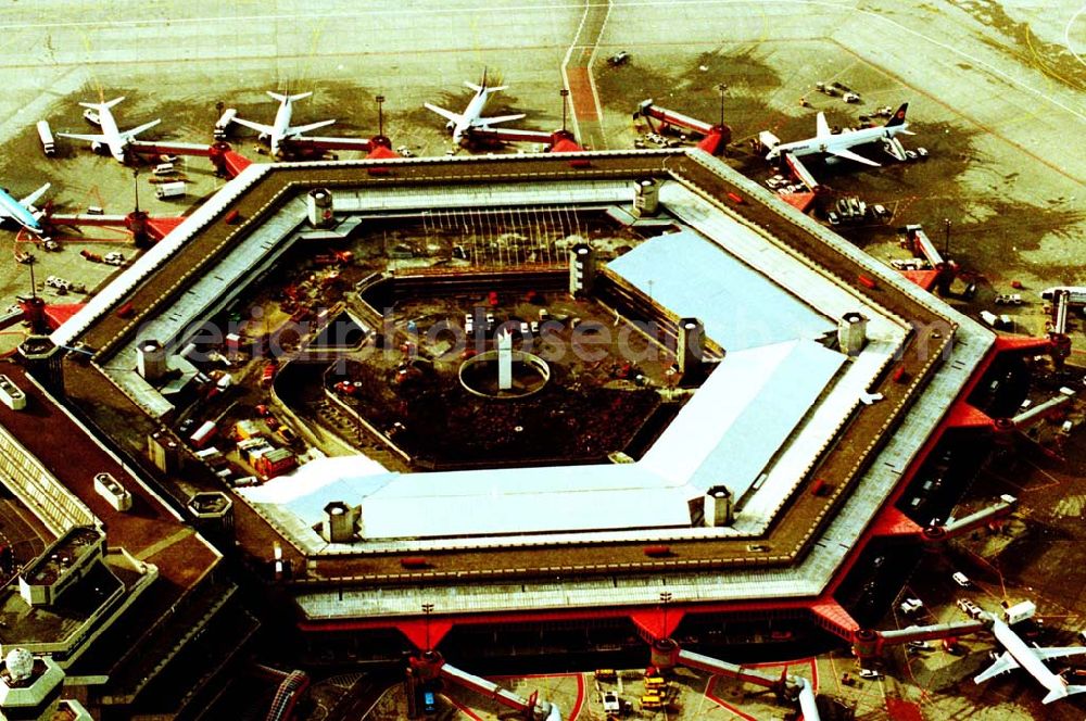 Berlin from the bird's eye view: 12.02.1995 Flughafen Tegel (Ausbauphase)