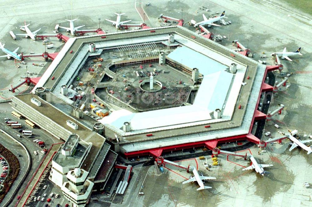 Berlin from the bird's eye view: 12.02.1995 Flughafen Tegel (Ausbauphase)