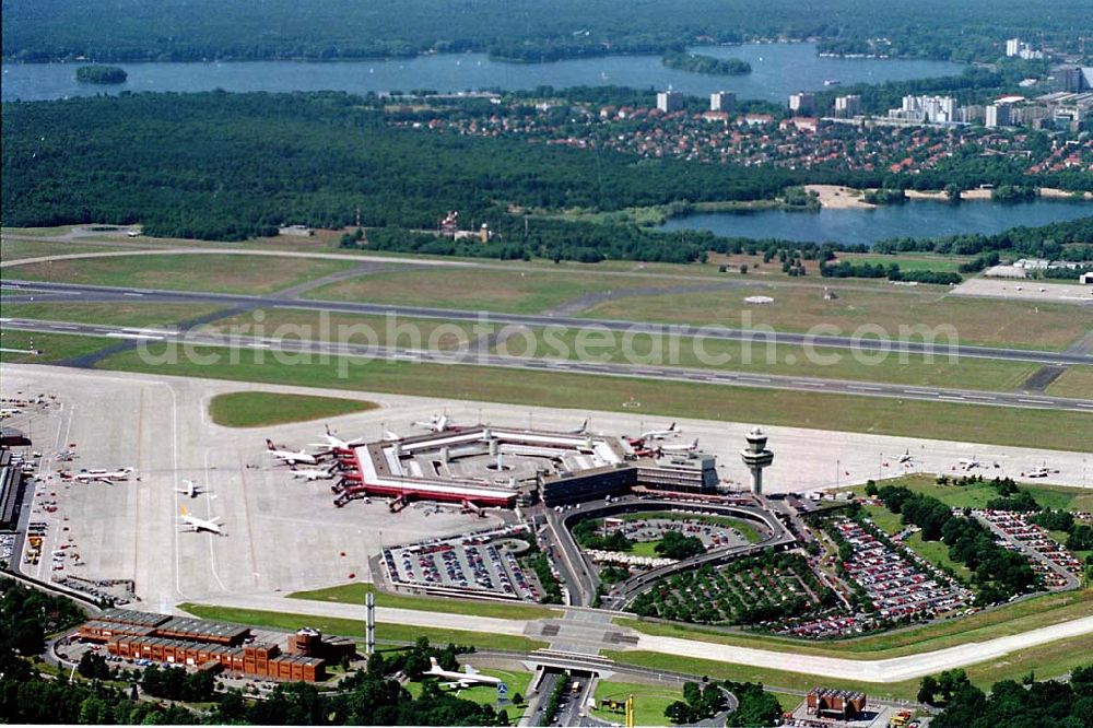 Berlin from the bird's eye view: 30.06.1995 Flughafen Tegel nach Rekonstruktion