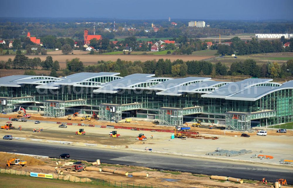 Aerial image WROCLAW - BRESLAU - Auf dem Nikolaus-Kopernikus-Flughafen Breslau / Flughafen Wroclaw-Strachowice in Niederschlesien finden die Abschlussarbeiten des neuen Terminal zur Abfertigung von Passagieren statt. Der Flughafen ist nach dem Astronom Nikolaus Kopernikus benannt. Es soll dieses Jahr fertiggestellt werden, pünktlich zur Fußball Europameisterschaft, die im nächsten Jahr in Polen ausgetragen wird. The Nikolaus-Kopernikus-Airport / Airport Wroclaw-Strachowic in lower silesia will be extended. The airport is named after the astronomer Nicolaus Copernicus. The new terminal is meant to be finished until the end of the year. It is useful for the European Soccer Championship, which will take place in Poland next year.