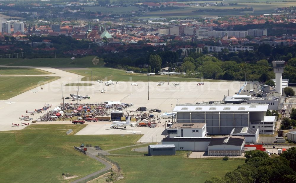 Aerial image Erfurt - Runway with hangar taxiways and terminals on the grounds of the airport in Erfurt in the state Thuringia