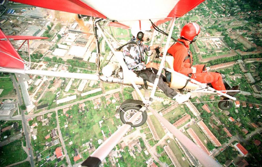 Aerial image Fürstenwalde / BRB - Fluglehrer Rolf Bausewein (hinten) mit einem Fluggast in einem Ultraleichtflugzeug der Flugschule Märkische Schweiz des Flugplatzes Eggersdorf beim Flug über Fürstenwalde.