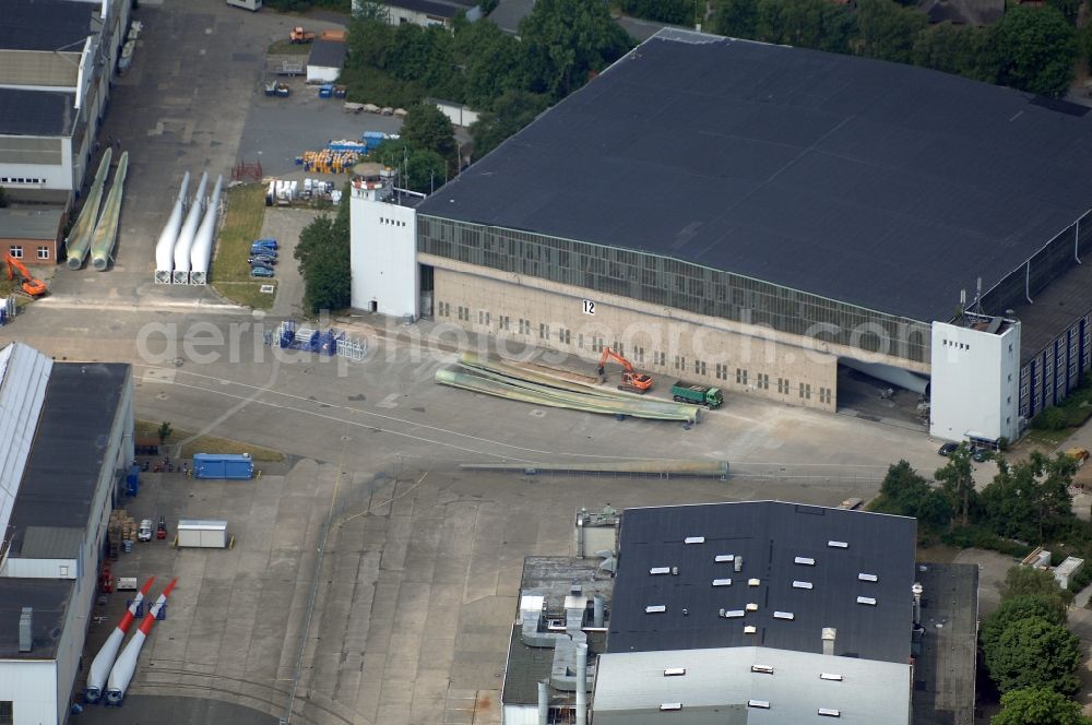 Ahlhorn from above - Runway with tarmac terrain of airfield Ahlhorner Heide in Ahlhorn in the state Lower Saxony, Germany