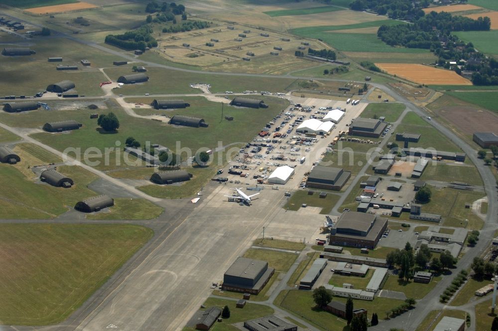 Ahlhorn from the bird's eye view: Runway with tarmac terrain of airfield Ahlhorner Heide in Ahlhorn in the state Lower Saxony, Germany