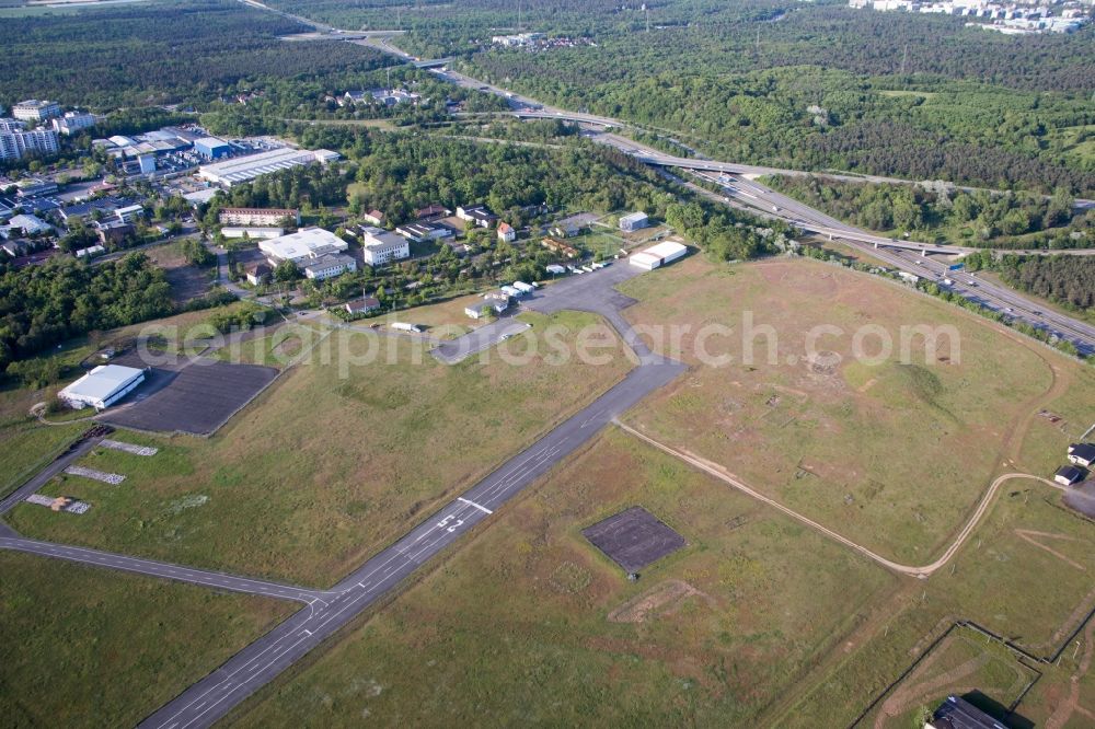 Griesheim from above - Runway with tarmac terrain of airfield August-Euler-Flugplatz in Griesheim in the state Hesse, Germany