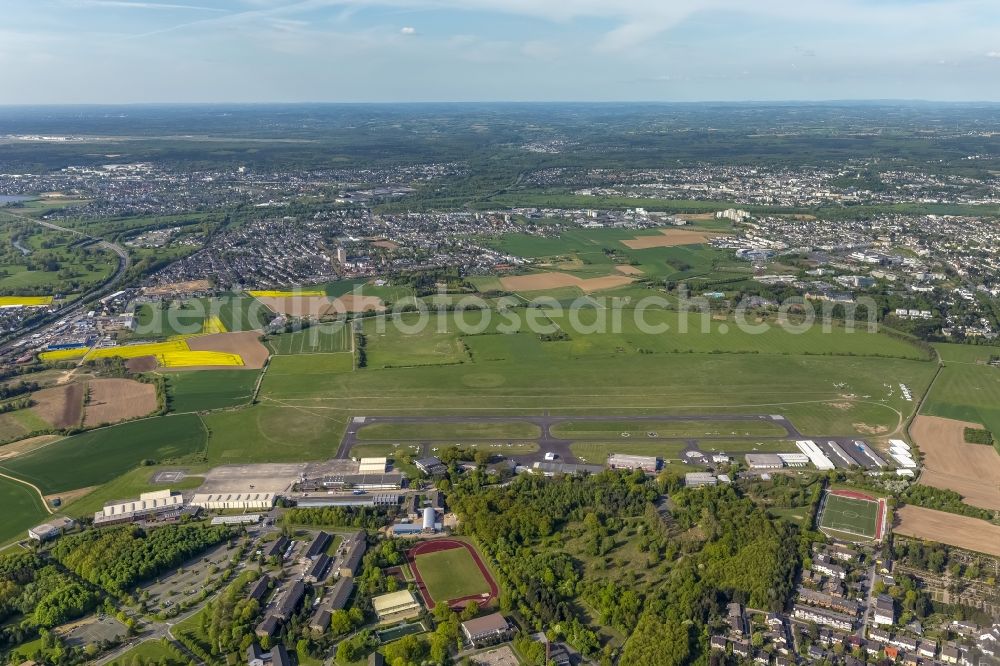 Aerial photograph Bonn - View of the airfield Bonn / Hangelar in the state North Rhine-Westphalia