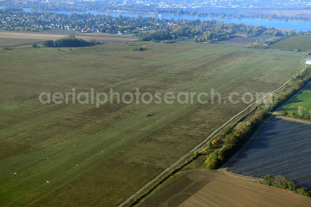 Brandenburg an der Havel from above - Runway with tarmac terrain of airfield of Fliegerklub Brandenburg e.V. on Moetzower Landstrasse in Brandenburg an der Havel in the state Brandenburg, Germany