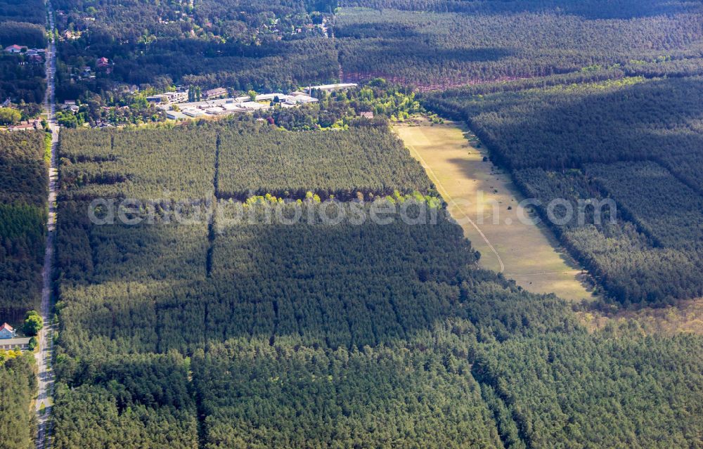 Brück from above - Former Runway of airfield Borkheide in Brueck in the state Brandenburg, Germany