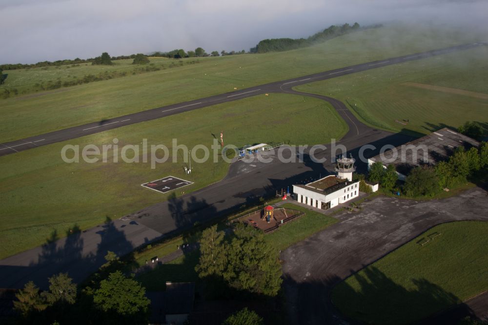 Aerial image Brenkhausen - Runway with tarmac terrain of airfield EDVI Hoexter-Holzminden on street Raeuschenbergstrasse in Brenkhausen in the state North Rhine-Westphalia, Germany