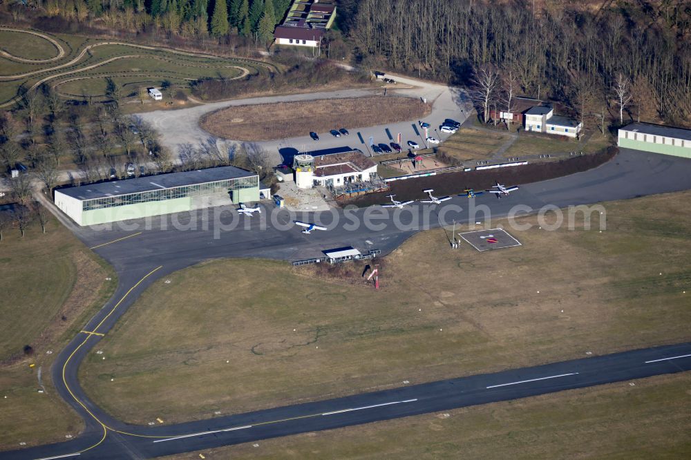 Brenkhausen from above - Runway with tarmac terrain of airfield EDVI Hoexter-Holzminden on street Raeuschenbergstrasse in Brenkhausen in the state North Rhine-Westphalia, Germany