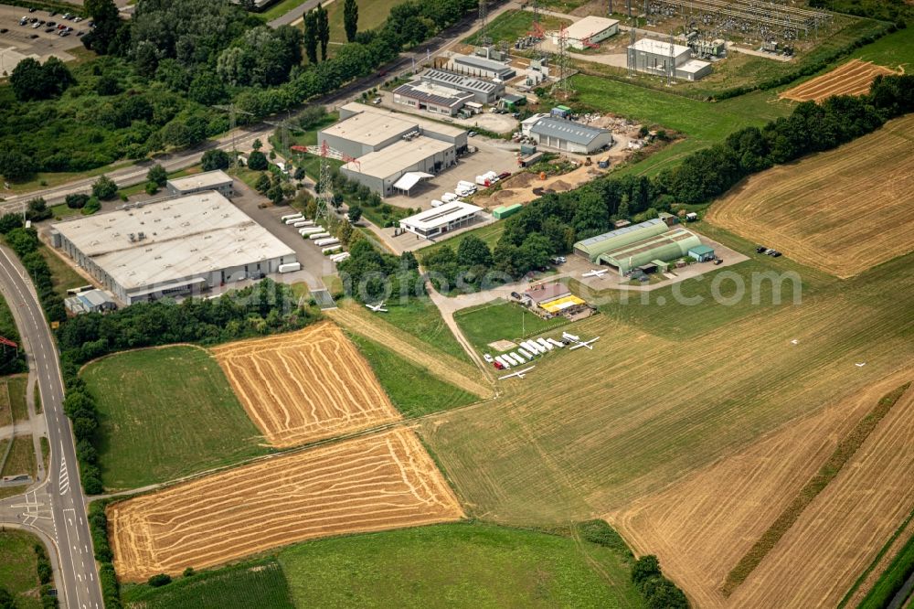 Aerial image Bruchsal - Runway with tarmac terrain of airfield and DG Group Flugzeugbau in Bruchsal in the state Baden-Wurttemberg, Germany