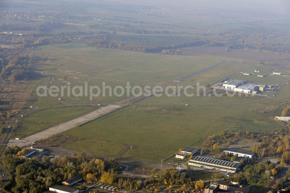 Aerial image Dessau - Dessau 29.10. 2010 Blick auf den Flugplatz Dessau und die dazugehörigen Gebäude in Dessau-Roßlau. Der Flugplatz wurde bereits 1926 für die Junkers-Flugzeugwerke errichtet. Betreiber ist die Flugplatz Dessau GmbH, ein Unternehmen der Dessauer Versorgungs- und Verkehrsgesellschaft mbH (DVV). View of the airfield Dessau and the associated buildings in Dessau-Rosslau.