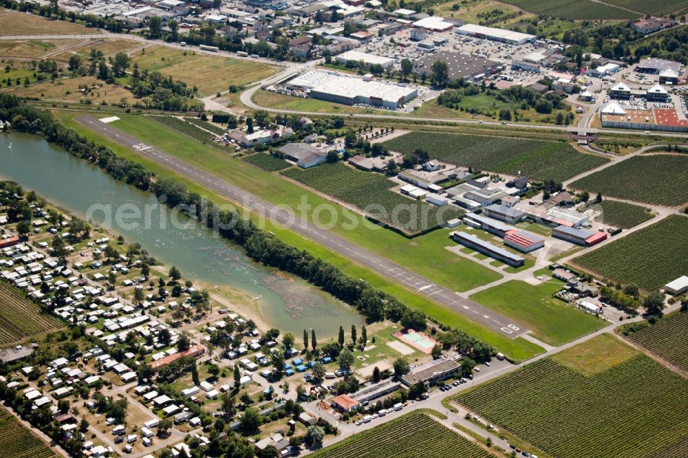 Aerial photograph Bad Dürkheim - Runway with tarmac terrain of airfield Flugplatz Bad Duerkheim in Bad Duerkheim in the state Rhineland-Palatinate