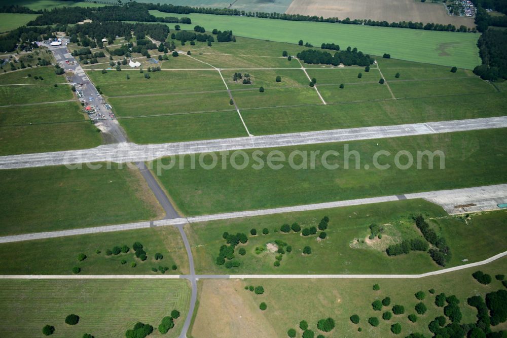 Aerial image Lärz - Runway with tarmac terrain of airfield Flugplatz Mueritz Airpark in Laerz in the state Mecklenburg - Western Pomerania, Germany