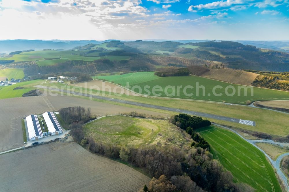 Aerial image Meschede - Runway with tarmac terrain of airfield Flugplatzgesellschaft Meschede mbH in Meschede in the state North Rhine-Westphalia, Germany