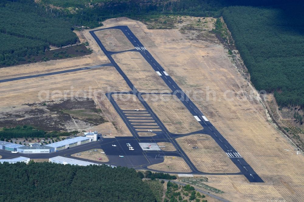 Aerial image Trebbin - Runway with tarmac terrain of airfield Flugplatzgesellschaft Schoenhagen mbH in Schoenhagen in the state Brandenburg