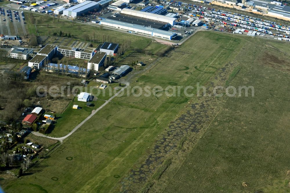 Gotha from above - Runway with tarmac terrain of airfield of Flugsportverein Gotha e.V. on Kindleber Strasse in Gotha in the state Thuringia, Germany