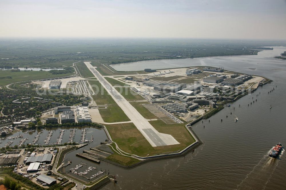 Aerial image Hamburg Finkenwerder - Der Flugplatz Hamburg-Finkenwerder (IATA: XFW, ICAO: EDHI) ist ein Sonderlandeplatz im Südwesten von Hamburg. Er liegt auf dem Werksgelände der Airbus Deutschland GmbH, die Betreiber des Flughafens an der Elbe ist. Airfield Hamburg-Finkenwerder.