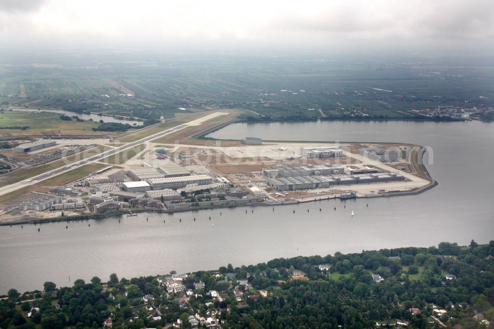 Hamburg from the bird's eye view: Airfield Hamburg-Finkenwerder