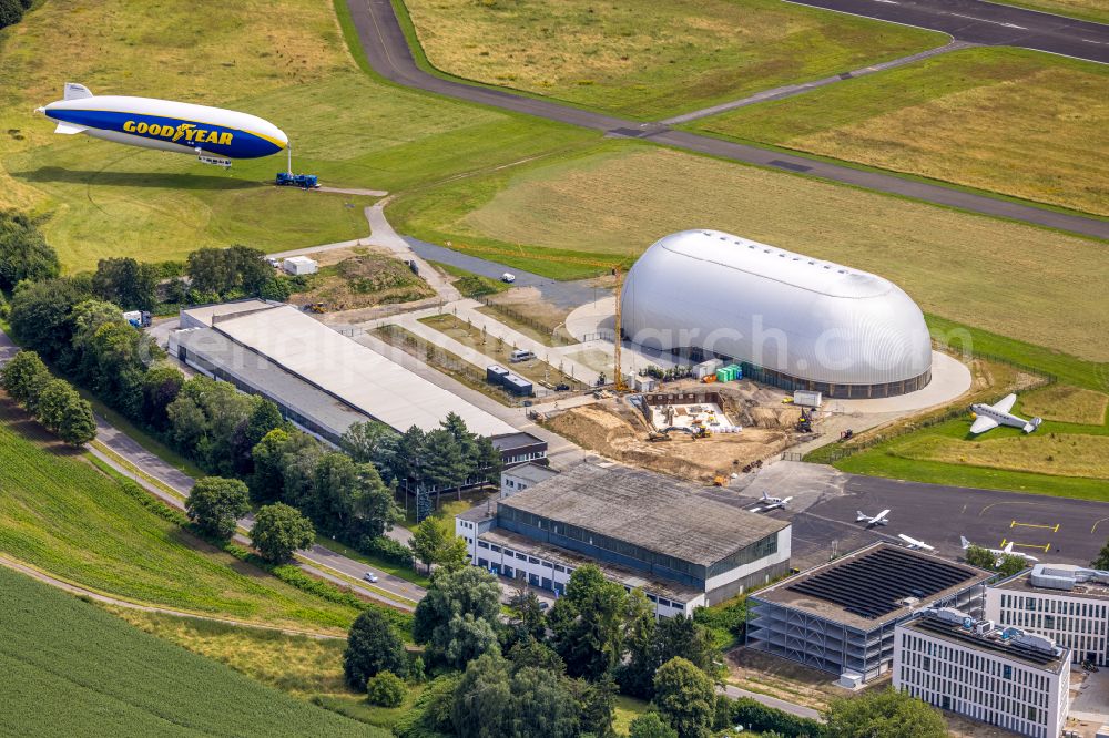 Aerial photograph Mülheim an der Ruhr - Airfield hangars for airships in the district Raadt in Muelheim on the Ruhr at Ruhrgebiet in the state North Rhine-Westphalia, Germany