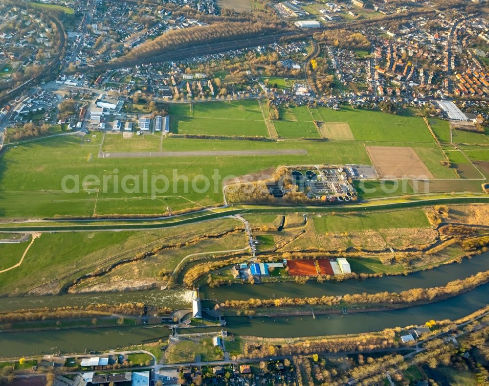 Hamm from above - Runway with tarmac terrain of airfield in the district Heessen in Hamm in the state North Rhine-Westphalia, Germany