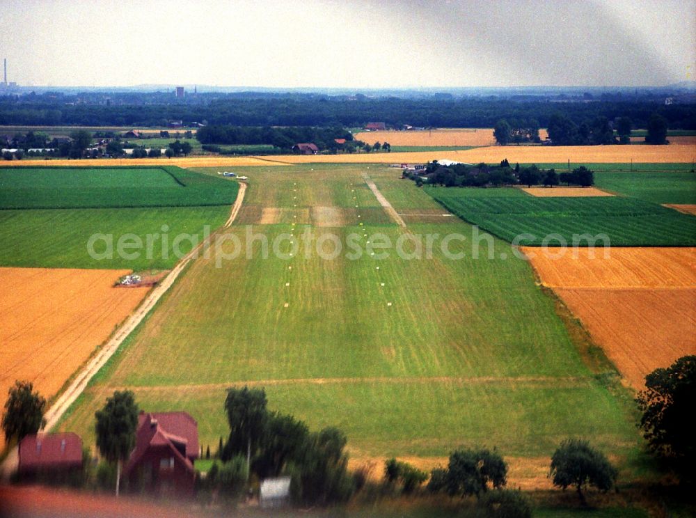 Kamp-Lintfort from the bird's eye view: Runway with tarmac terrain of airfield Kamp-Lintfort EDLC in Kamp-Lintfort in the state North Rhine-Westphalia