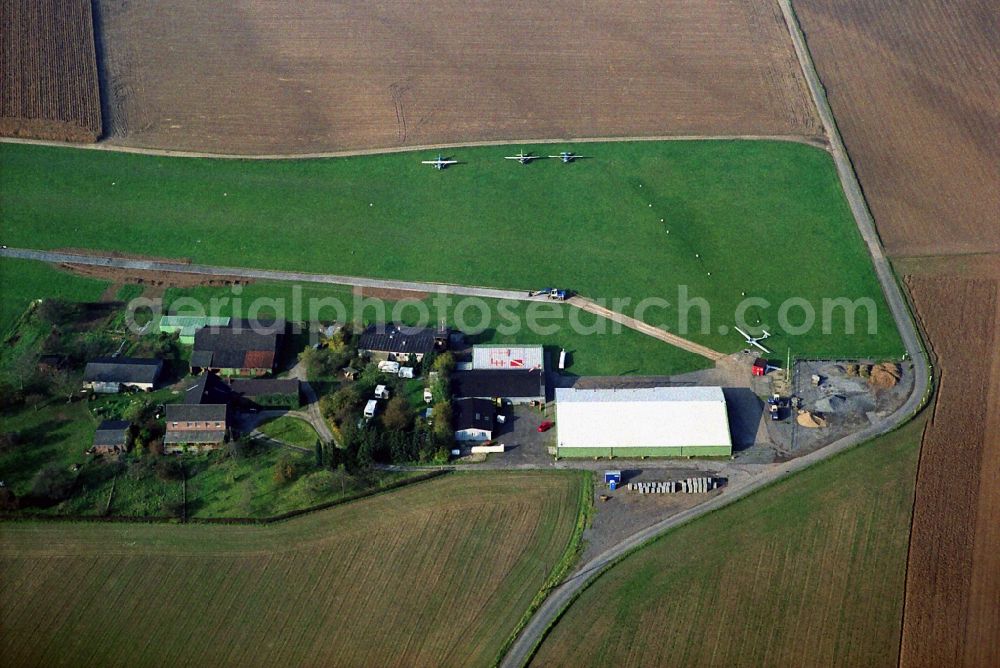 Aerial photograph Kamp-Lintfort - Runway with tarmac terrain of airfield Kamp-Lintfort in the state North Rhine-Westphalia