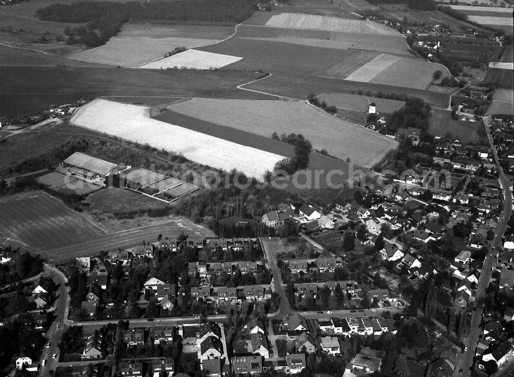 Krefeld from the bird's eye view: Runway with tarmac terrain of airfield Landeplatz Egelsberg in the district Traar in Krefeld in the state North Rhine-Westphalia, Germany